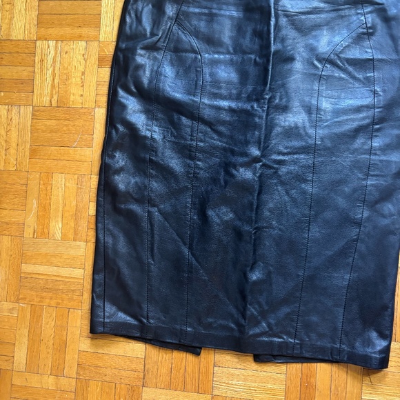 Danier Black Midi Pencil Skirt - Picture 2 of 7